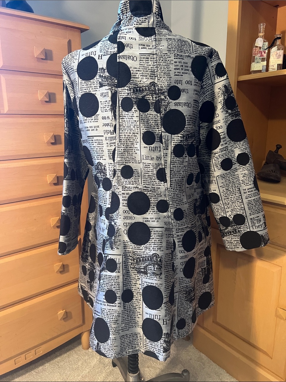 Black & White Polka Dot Newspaper-Print jacket - Picture 4 of 9